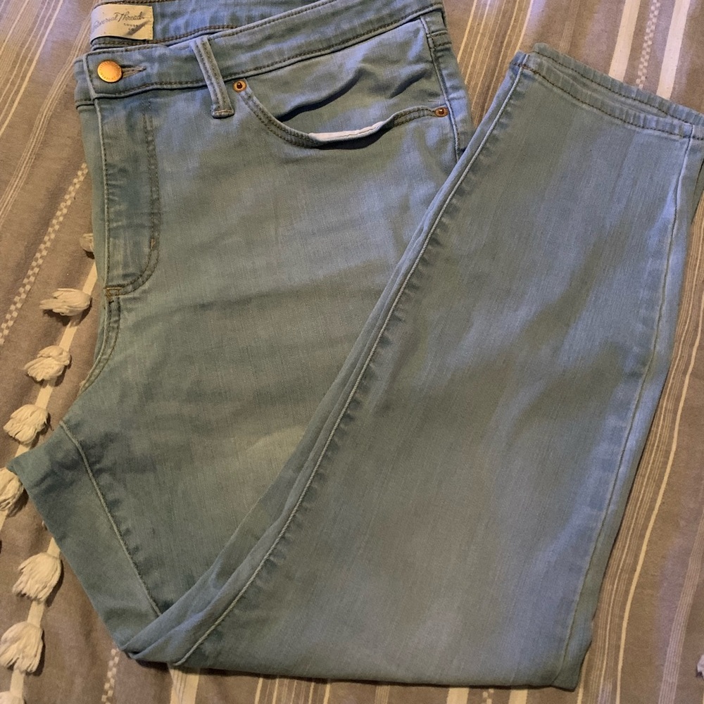 Universal Thread skinny jeans size 18S light wash EUC